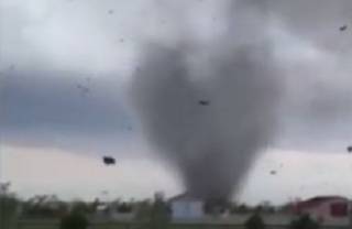 Опубликовано видео аномального урагана в России