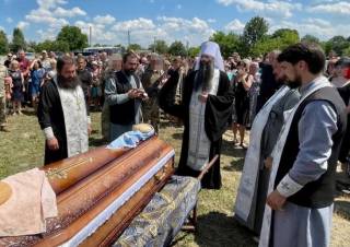 На Волыни, Виннитчине и Буковине священники УПЦ отпели украинских воинов