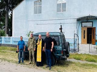 На Виннитчине верующие УПЦ приобрели внедорожник для воинов ВСУ