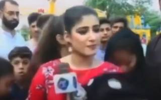 Пакистанская журналистка в прямом эфире… ударила ребенка