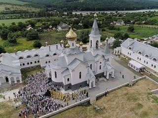 Сестры скита Святогорской лавры УПЦ рассказали о ситуации в Адамовке и просят молитв