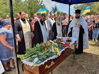 На Виннитчине, Франковщине, Полтавщине и Одесчине священники УПЦ отпели погибших защитников Украины