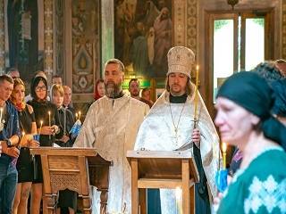 Священники УПЦ в семи епархиях отпели 19 воинов ВСУ