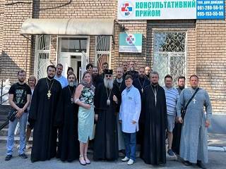Запорожские священники УПЦ и верующие сдали кровь для ВСУ
