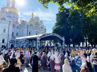 «Море» верующих, святыни и Крестный ход: в Киево-Печерской лавре отметили День Крещения Руси - репортаж