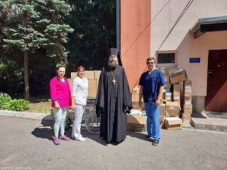 На Харьковщине УПЦ передала помощь в медучреждения