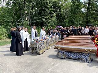 Священники пяти епархий УПЦ провели в последний путь украинских воинов