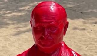 В Нью-Йорке появилась необычная скульптура Путина