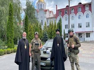 Винницкий митрополит УПЦ передал технику для украинских военнослужащих