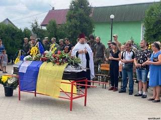 Священники восьми епархий УПЦ отпели украинских воинов