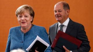 Шольц намекнул, что не скучает по Меркель