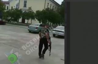 В Харькове вооруженный автоматом мужчина чуть не устроил массовую бойню