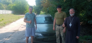 На Кировоградщине верующие УПЦ передали автомобиль для ВСУ
