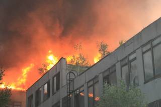 Появилось видео гигантского пожара на предприятии в Харькове