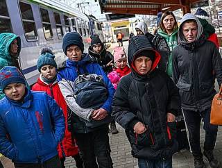 Украинские дети, сбежавшие от войны, могут попасть в руки торговцев людьми