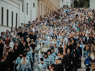 В Киево-Печерской лавре тысячи верующих УПЦ отмечают престольный праздник монастыря