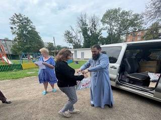 Социальный отдел УПЦ передал гуманитарную помощь жителям Харьковщины