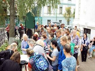 В Киеве 150 переселенцев получили гуманитарную помощь от УПЦ
