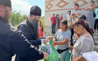 На Виннитчине УПЦ передала помощь переселенцам