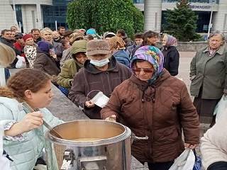 В Киеве и Полтаве УПЦ провела благотворительные обеды для нуждающихся и бездомных