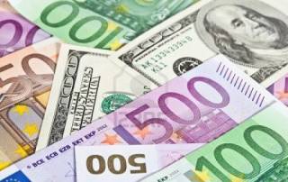 Украинцам пообещали наличные доллары и евро