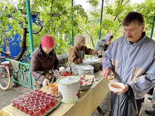 УПЦ в епархиях помогает переселенцам, больным и украинским военнослужащим
