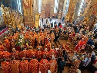 В Черкассах верующие УПЦ почтили память небесного покровителя края - преподобномученика Макария Каневского