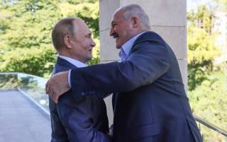 Лукашенко пожаловался Путину, что их никто не уважает