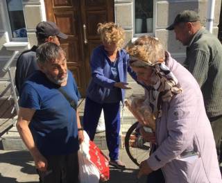 Волонтеры УПЦ передали 700 кг продуктов на Донетчину
