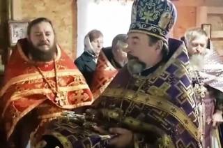 На Тернопольщине освятили престол для общины УПЦ, храм которой захватили активисты ПЦУ
