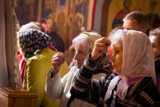Священник УПЦ объяснил, что важнее: литургия или молитва святым