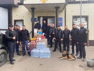 В Кременчуге волонтеры и священники УПЦ передали гуманитарную помощь ВСУ и медикам на передовую