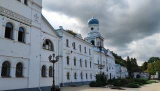 Черновицкая епархия УПЦ доставила гуманитарный груз в Святогорскую лавру