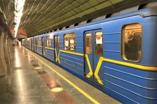 В Киеве после обстрелов частично перестало работать метро