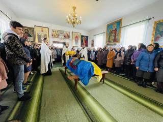 В десяти епархиях священники УПЦ отпели защитников Украины и жертв обстрелов