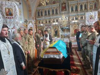 На Закарпатье и Виннитчине священники УПЦ отпели погибших украинских воинов
