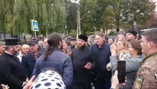 На Киевщине верующим УПЦ удалось не допустить захвата ПЦУ Успенского храма