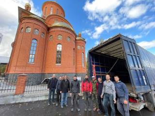 Хмельницкая и Мукачевская епархии УПЦ доставили гуманитарный груз в Святогорскую лавру