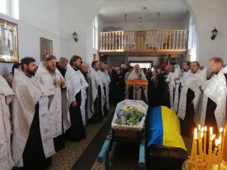 На Волыни, Виннитчине и Черниговщине священники  УПЦ отпели украинских воинов
