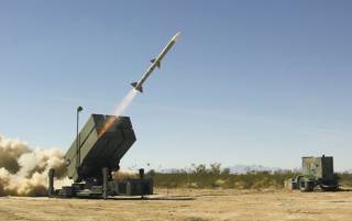 США передали Украине первые два зенитно-ракетных комплекса NASAMS