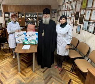 В Запорожье митрополит УПЦ передал медикам оборудование