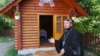 На Закарпатье активисты ПЦУ напали на дом священника УПЦ