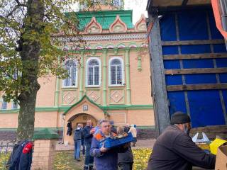 Ровенская епархия УПЦ собрала более 30 тонн гуманитарной помощи беженцам Святогорской лавры
