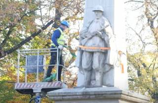 В Польше продолжают массово сносить памятники героям ВОВ