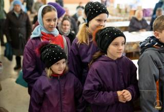 Харьковские волонтеры УПЦ поддержали детей-беженцев в Святогорской лавре