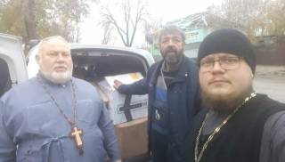 Священники УПЦ доставили гуманитарную помощь в освобожденные города Харьковщины