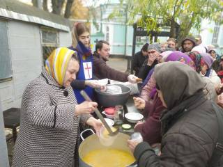В Полтаве УПЦ провела благотворительные обеды для нуждающихся
