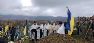 На Закарпатье и Ровенщине священники УПЦ отпели погибших украинских воинов