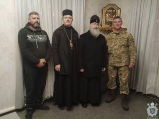 Житомирские священники УПЦ отправили гуманитарный груз на передовую и в Святогорскую лавру