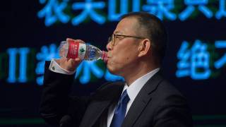 Самым богатым человеком Китая стал производитель бутилированной воды